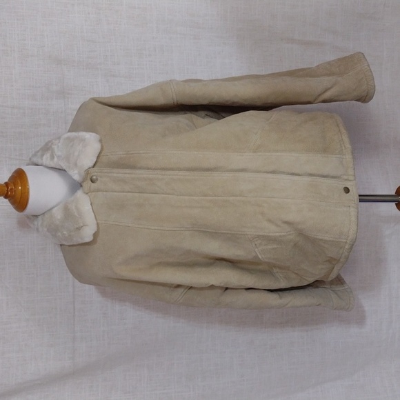 Jones New York Jackets & Blazers - NWOT Jones New York oversized tan suede jacket with cozy faux fur lining